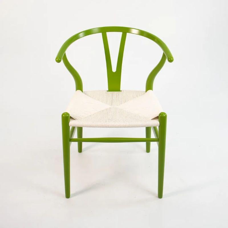 XXIe siècle et contemporain 2021 CH24 Chaises de salle à manger Wishbone par Hans Wegner pour Carl Hansen en vert en vente