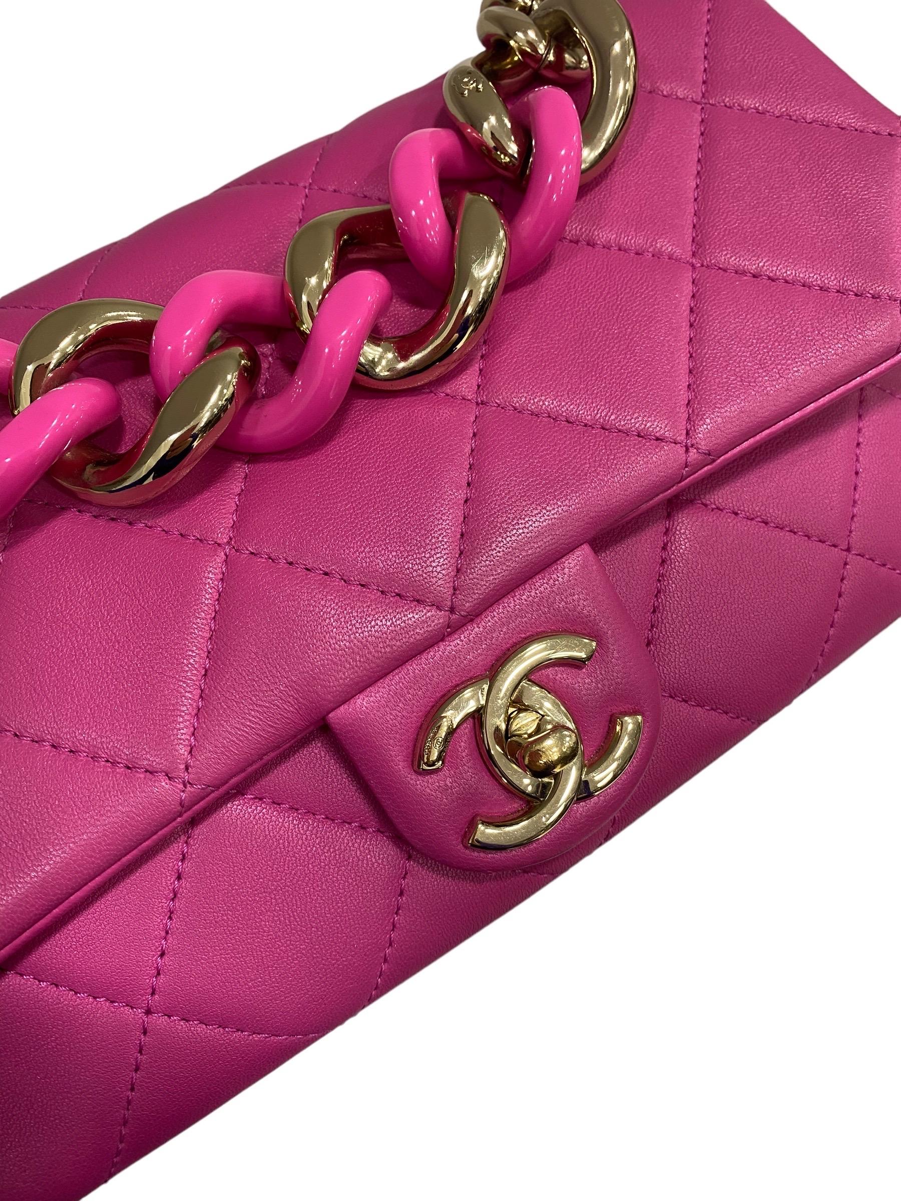 Women's 2021 Chanel 19 Pink Shoulder Bag  For Sale