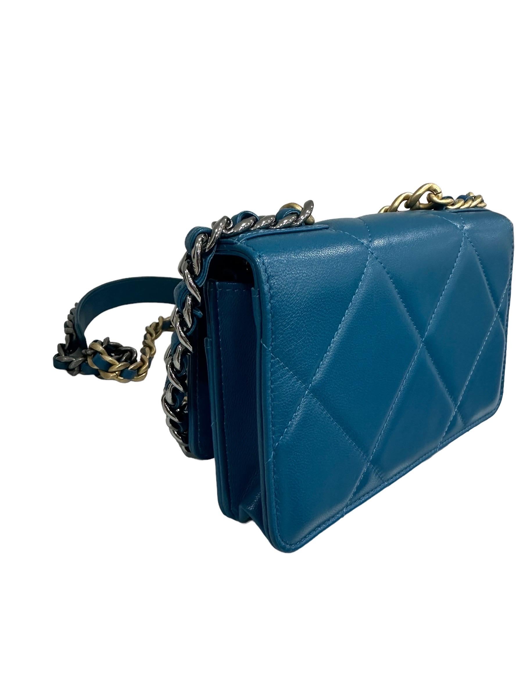 Women's 2021 Chanel 19 Wallet On Chain Blue Leather