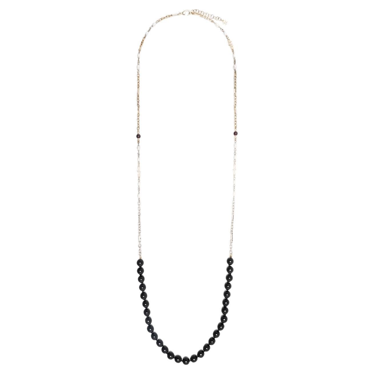 2021 Chanel Schwarze lange Halskette mit Perlenverzierung