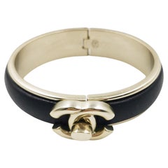 2021 CHANEL Black Leather CC Interlocking Matt Silver Bracelet Bangle