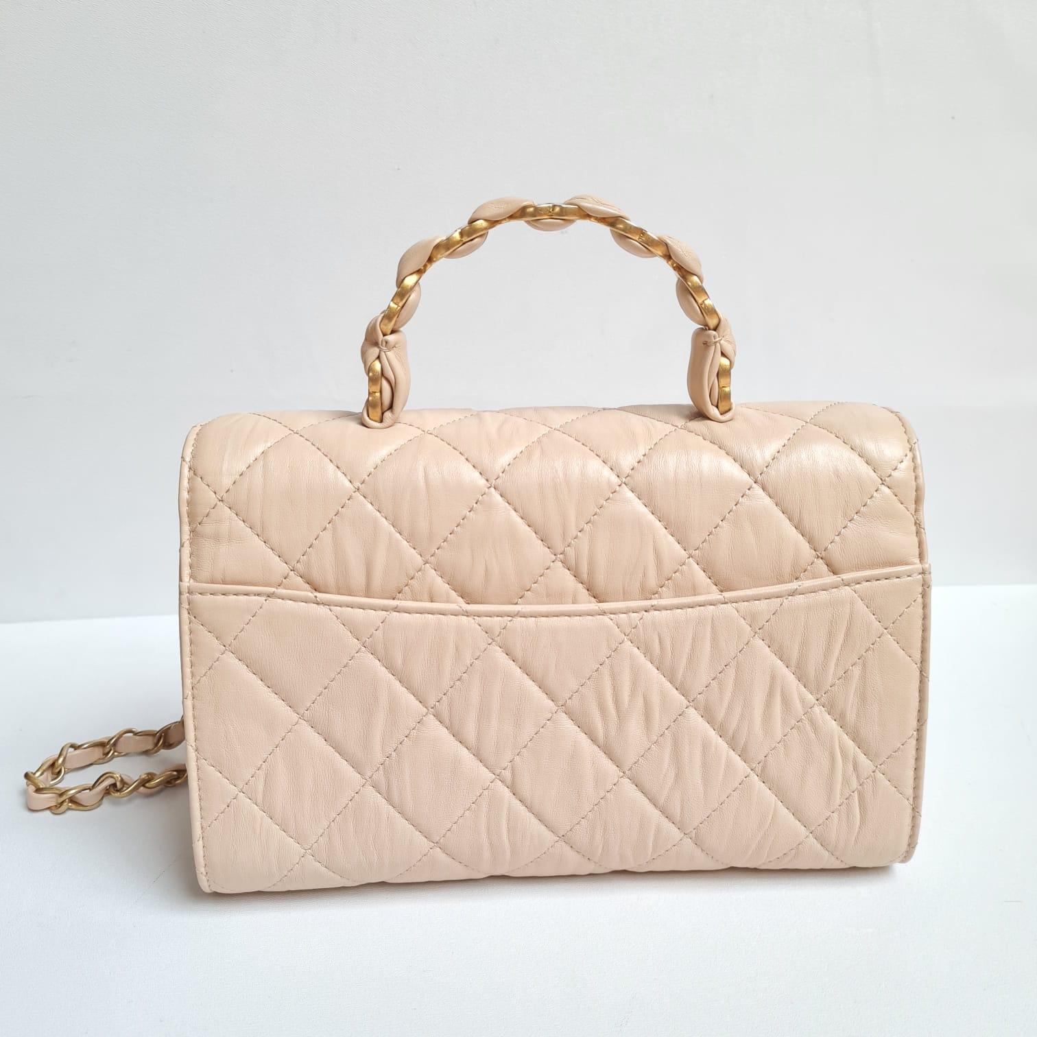 2021 Chanel Cream Crinkled Leather Top Handle Bag In Excellent Condition In Jakarta, Daerah Khusus Ibukota Jakarta