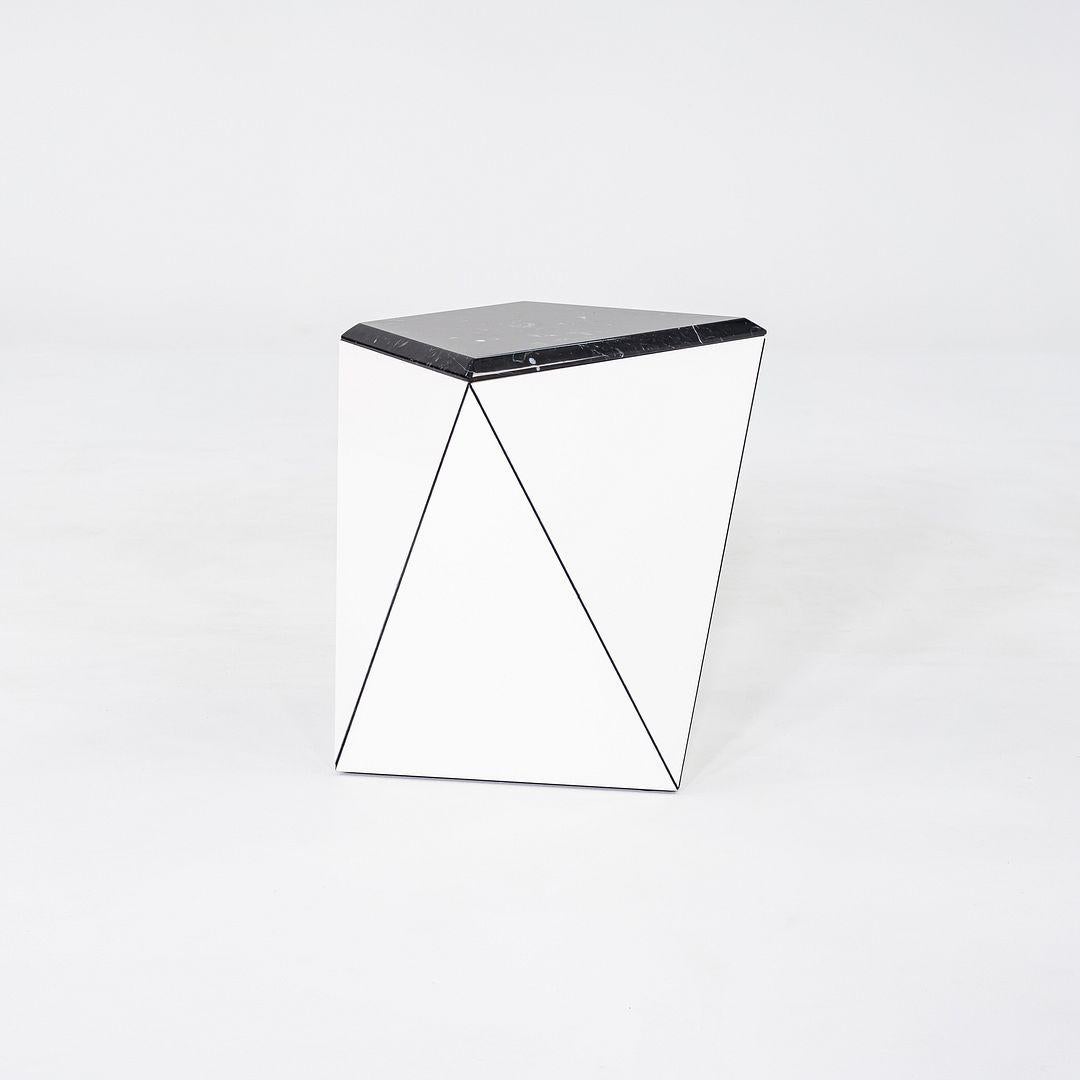 XXIe siècle et contemporain 2021 David Adjaye for Knoll Washington Prism Side Table in White / Black Marble (table d'appoint en marbre blanc et noir) en vente