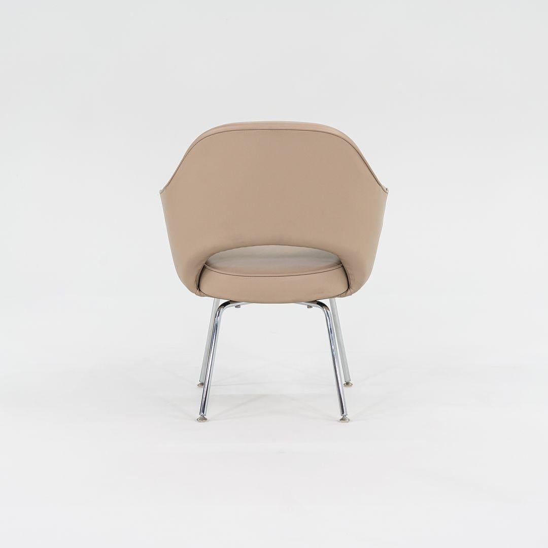 2021 Eero Saarinen para Knoll Silla de Comedor con Brazos de Ejecutivo en Piel Marrón Fuego en venta 1