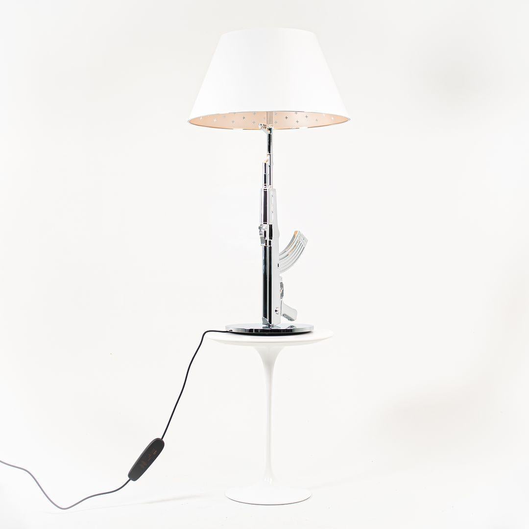 2021 Flos Gun Table Dimmable Floor Lamp in Chrome by Philippe Starck For Sale 1