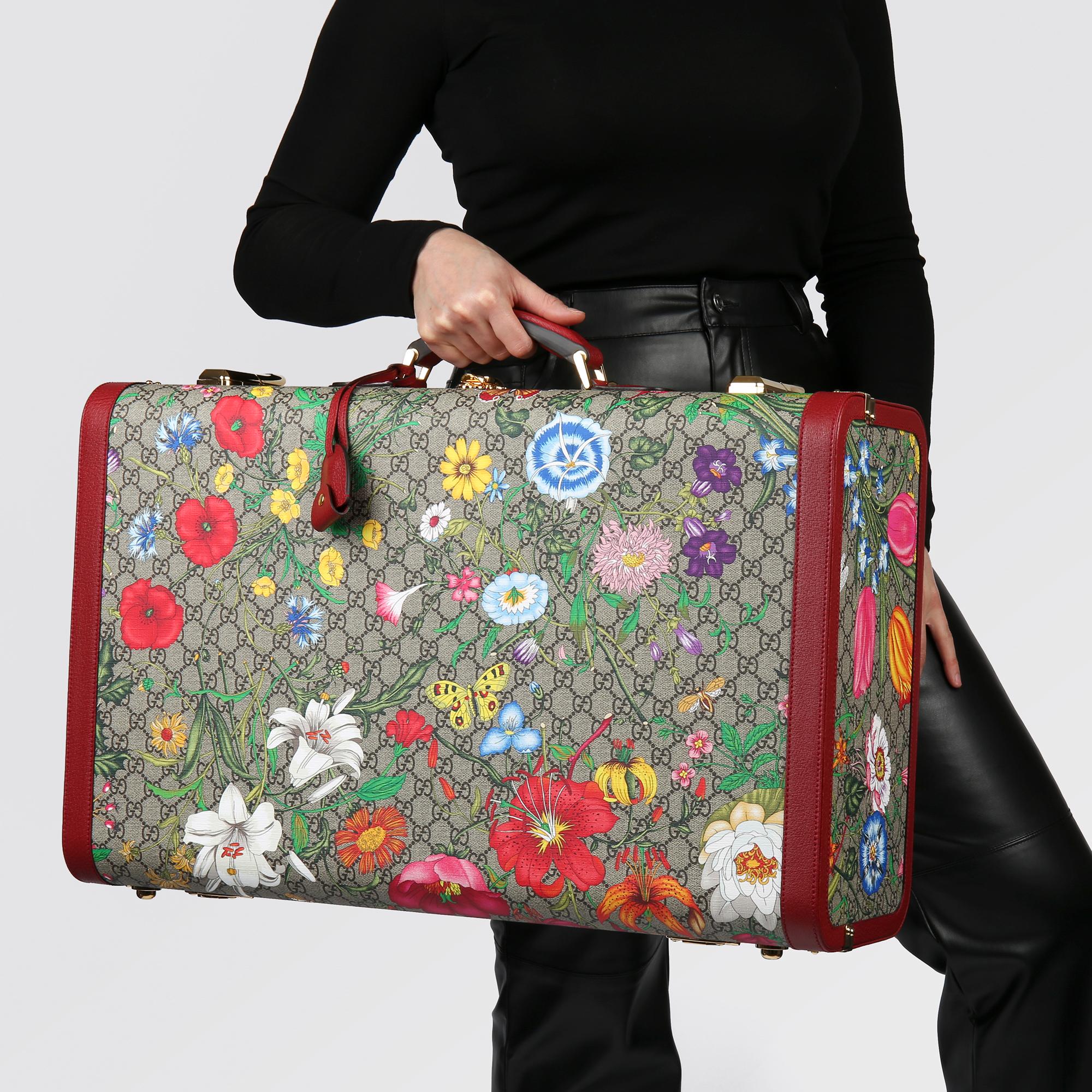 GUCCI
GG Flora Coated Canvas & Red Pigskin Leather Large Suitcase Trunk 

Xupes Reference: HB3769
Serial Number: 602675 618120 
Age (Circa): 2021
Accompanied By: Clochette, Keys, Care Booklet
Authenticity Details: Date Stamp (Made in Italy) 
Gender: