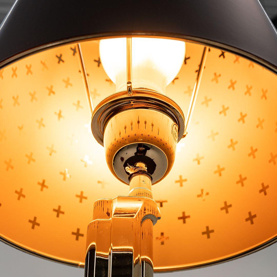 Aluminium Lampe de chevet Gun 2021 de Philippe Starck pour Flos en or 18 carats 6x disponibles