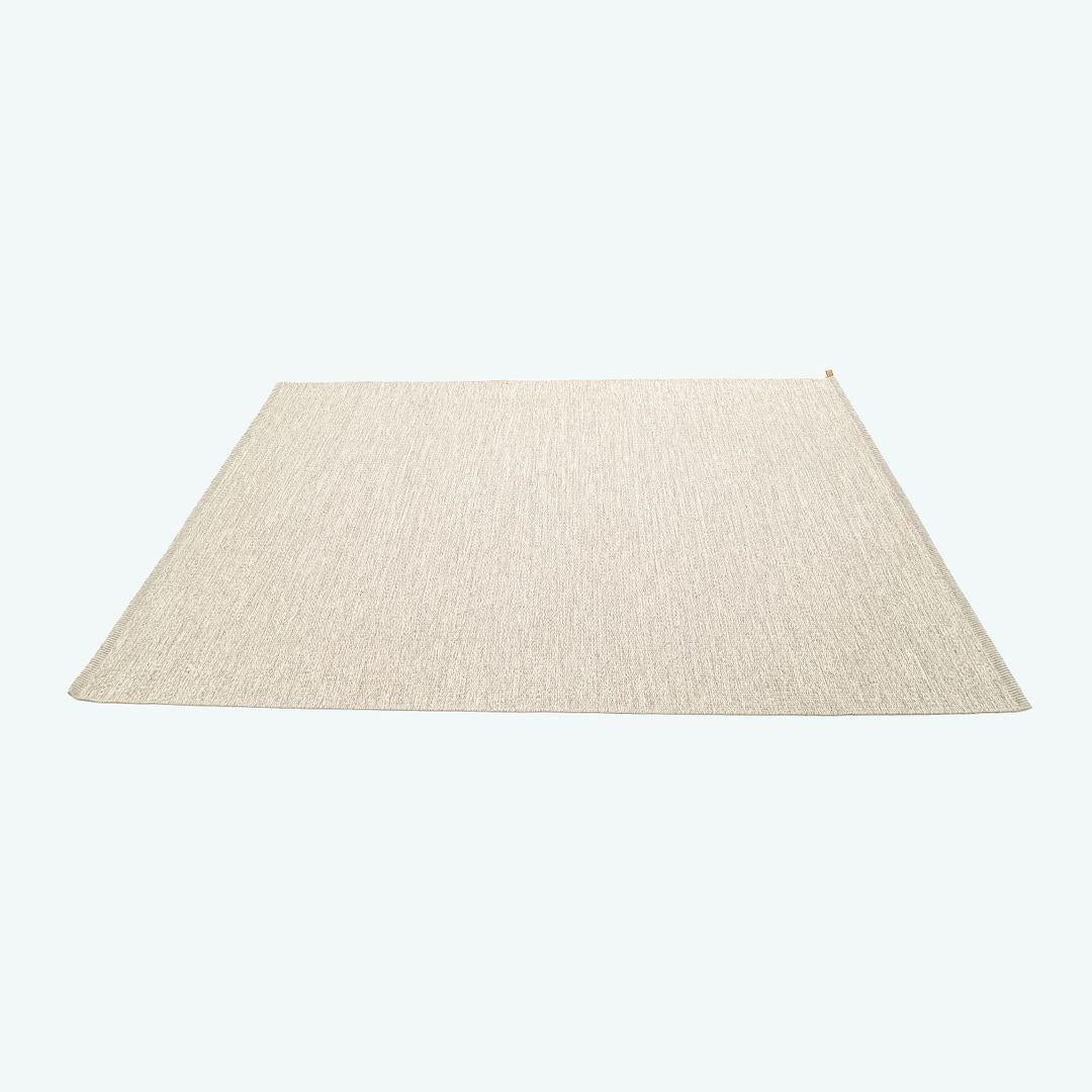 This is a Hagga Uni Rug woven with pure wool in woven beige/grey tones. The rug was designed by Gunilla Lagerhem Ullberg and produced by Kasthall in Sweden. It dates to circa 2021 and is guaranteed as authentic. Condition is very good to excellent.