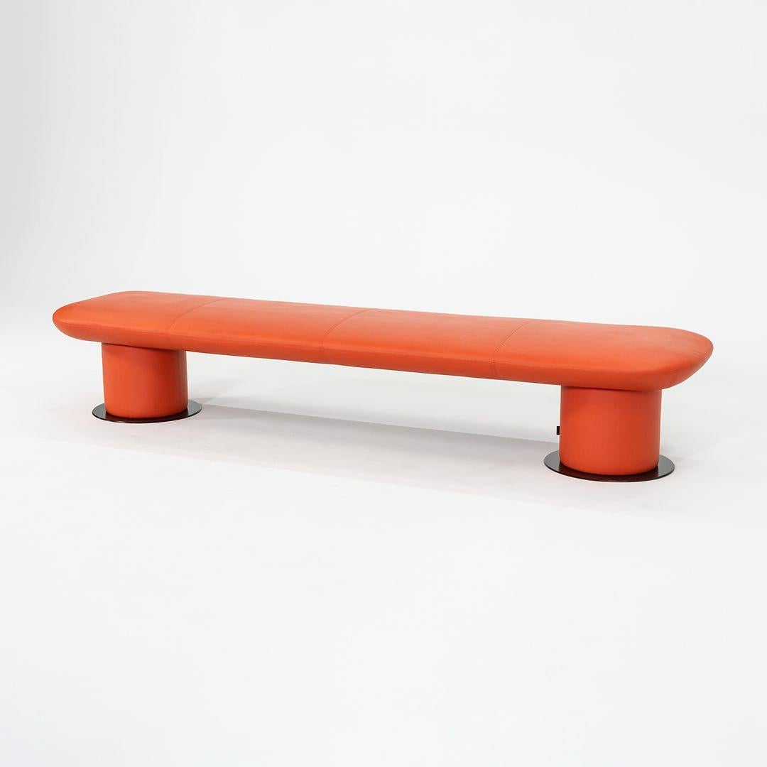 2021 +Halle / Hightower Levels Bench in Orange par Form Us With Love Sweden 95