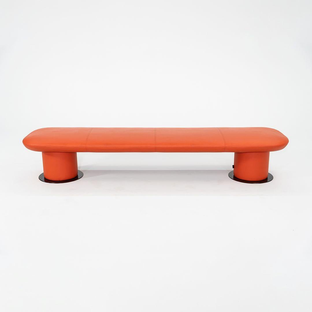 2021 +Halle / Hightower Levels Bench in Orange par Form Us With Love Sweden 95