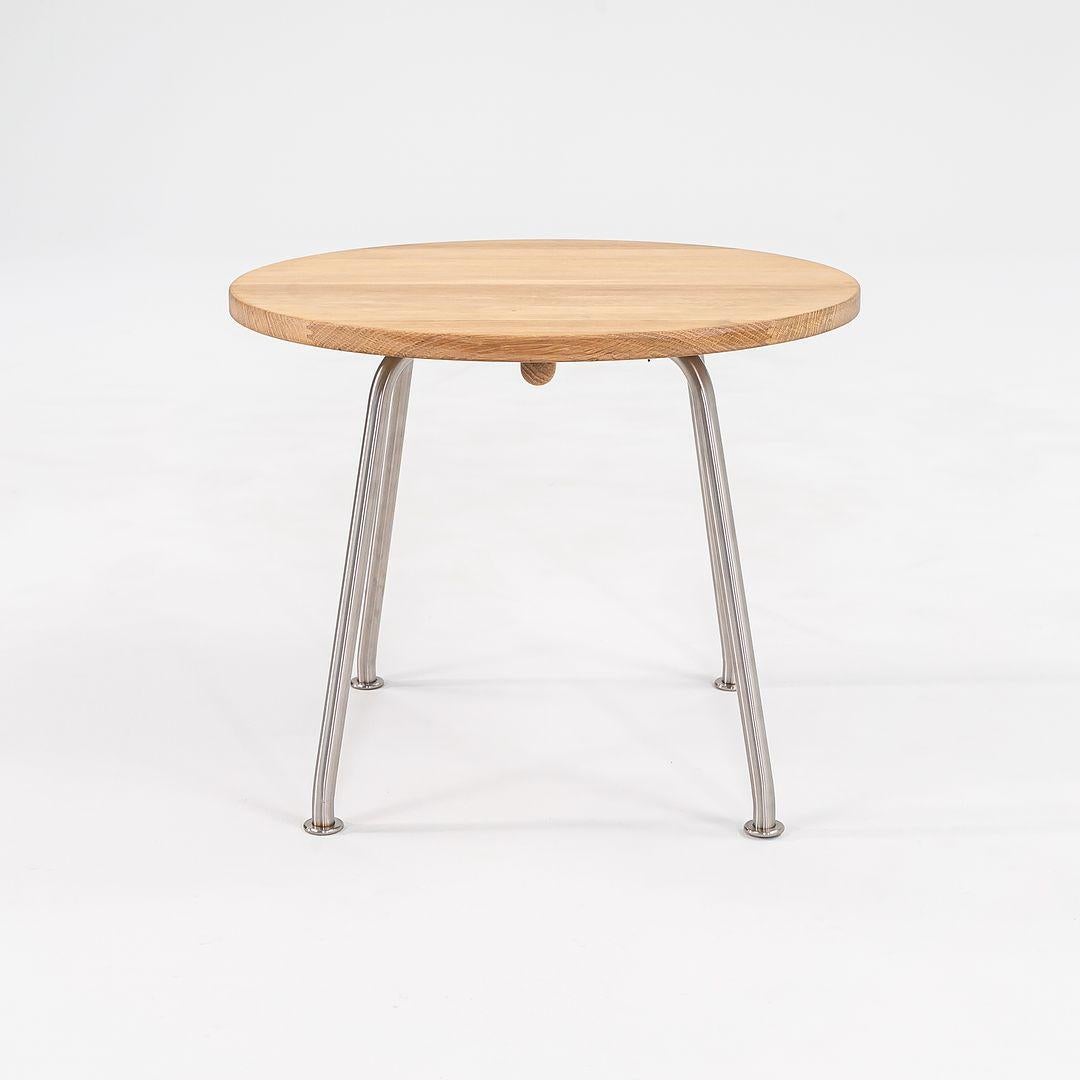 2021 Hans Wegner Carl Hansen CH415 Beistelltisch / Beistelltisch 21,5 Eichenholzplatte Edelstahl im Zustand „Gut“ im Angebot in Philadelphia, PA