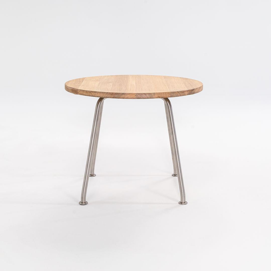 2021 Hans Wegner Carl Hansen CH415 Beistelltisch / Beistelltisch 21,5 Eichenholzplatte Edelstahl im Angebot 2
