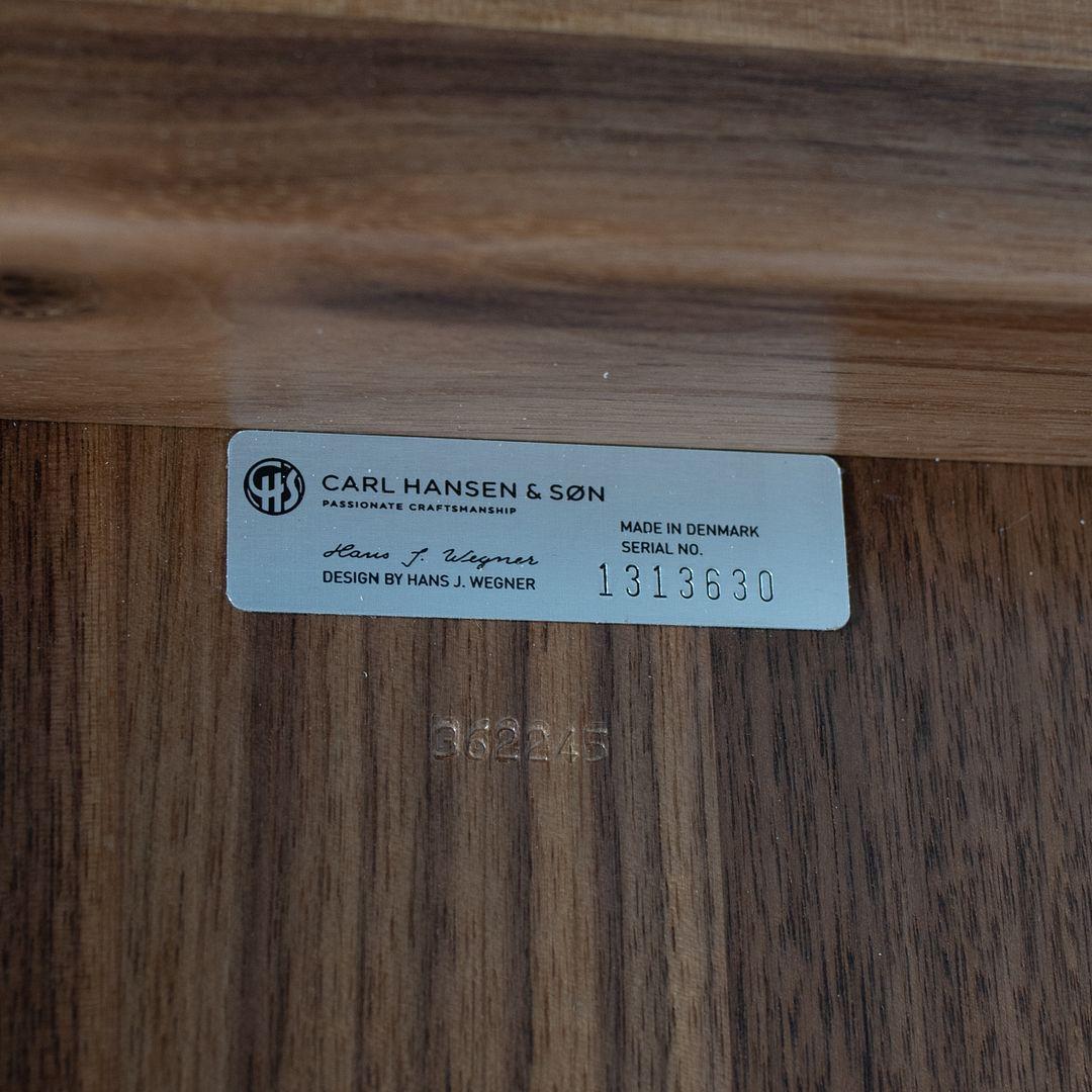 Moderne 2021 Table basse Hans Wegner pour Carl Hansen CH008 en noyer laqué en vente