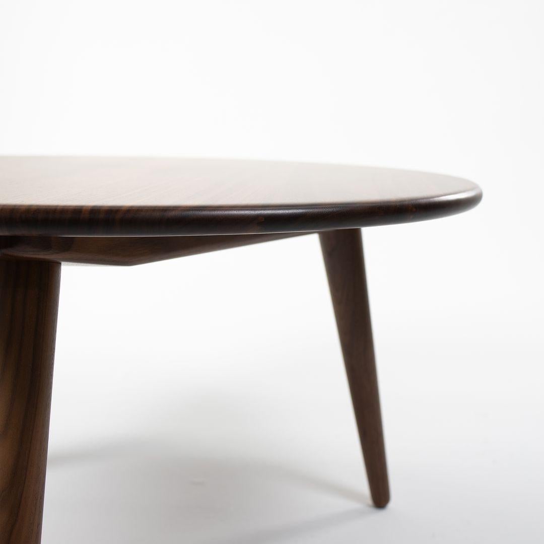 2021 Table basse Hans Wegner pour Carl Hansen CH008 en noyer laqué Excellent état - En vente à Philadelphia, PA
