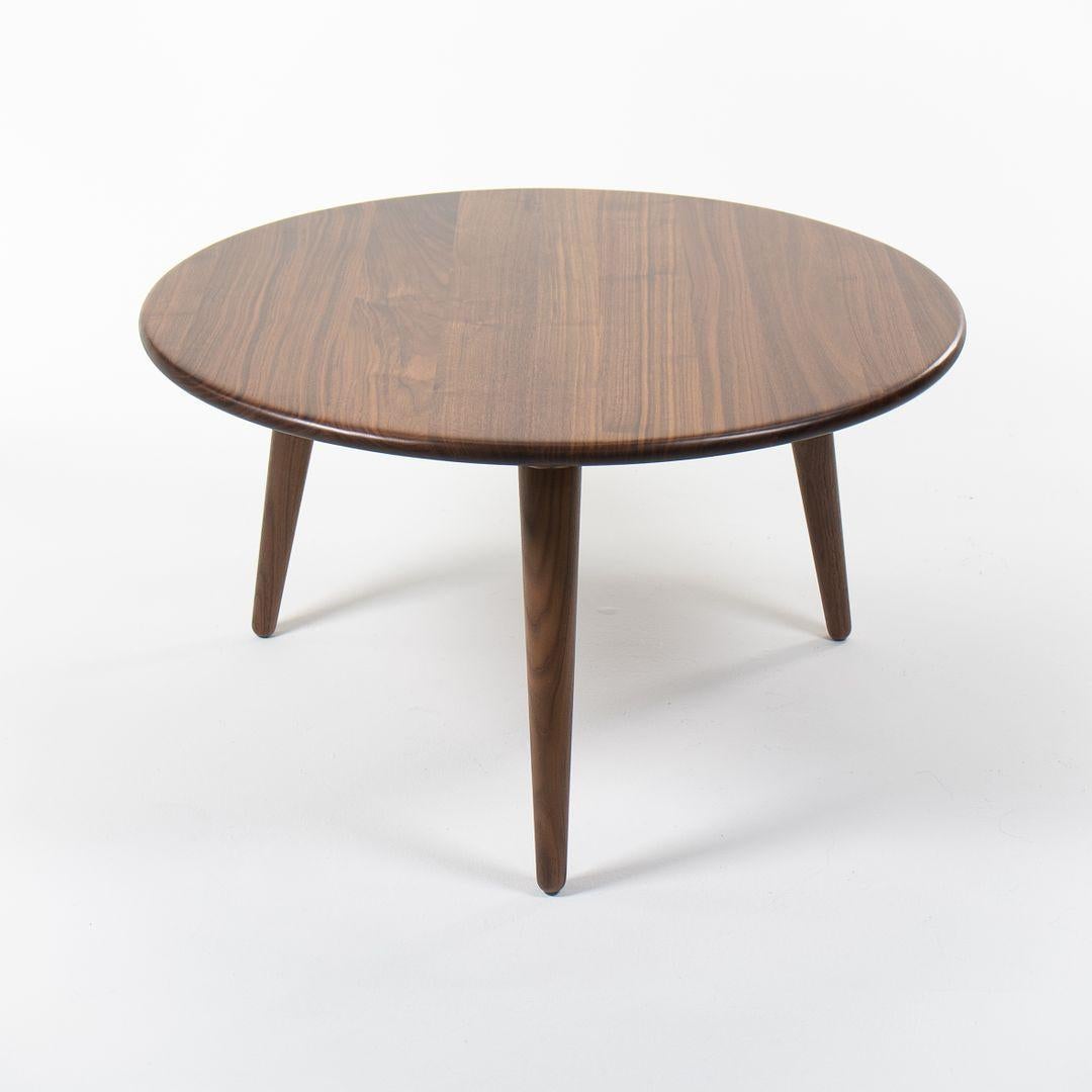 Noyer 2021 Table basse Hans Wegner pour Carl Hansen CH008 en noyer laqué en vente