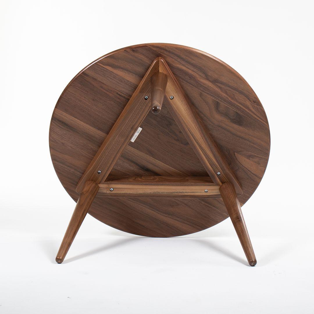 XXIe siècle et contemporain 2021 Hans Wegner pour Carl Hansen CH008 Table basse en noyer 80cm en vente