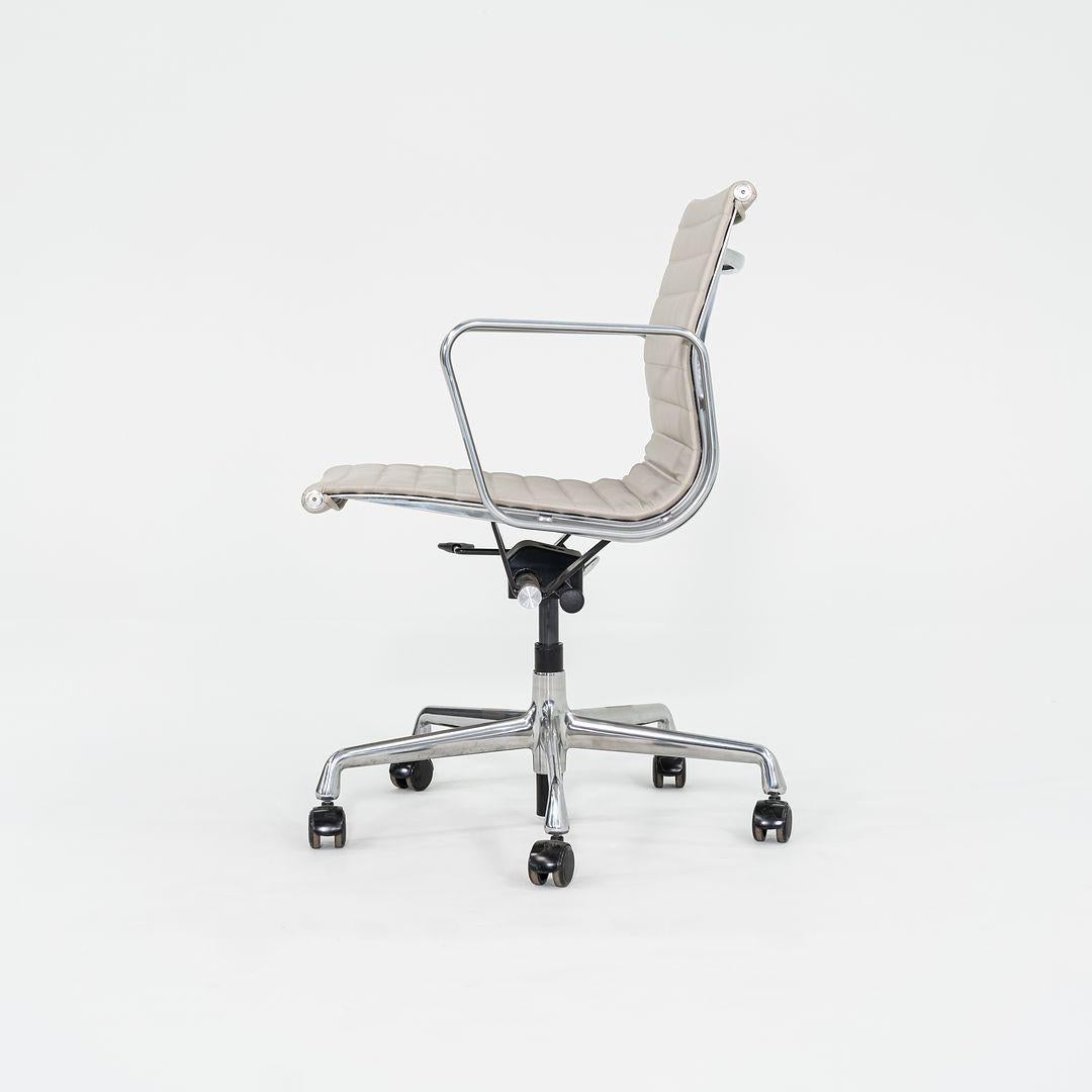 American 2021 Herman Miller Eames Aluminum Group Management Desk Chairs in Leather For Sale