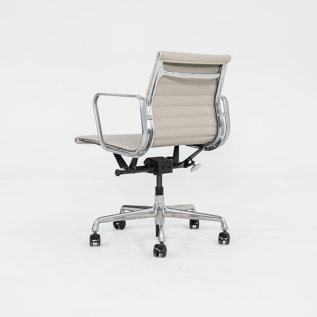Contemporary 2021 Herman Miller Eames Aluminum Group Management Desk Chairs in Leather For Sale