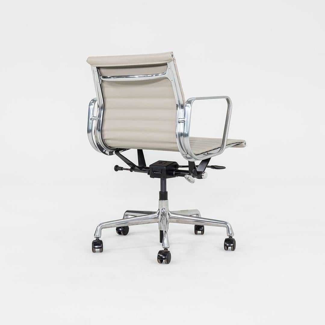 2021 Herman Miller Eames Aluminum Group Management Desk Chairs in Leather For Sale 1