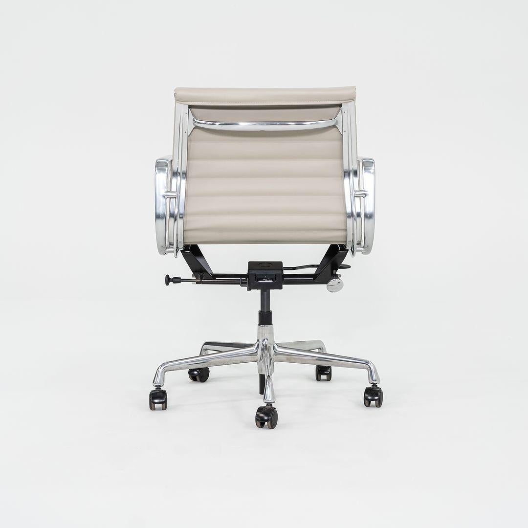 2021 Herman Miller Eames Aluminum Group Management Desk Chairs in Leather For Sale 2