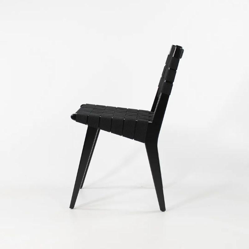 2021 Jens Risom für Knoll Risom Side Dining Chair Ebonisiertes Ahornholz & Schwarzes Gurtband (Asche) im Angebot