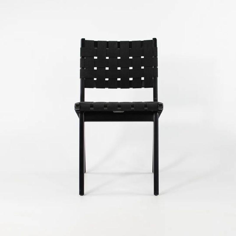 Chaise de salle à manger Jens Risom pour Knoll Risom, 2021, érable ébénisé et sangles noires en vente 1
