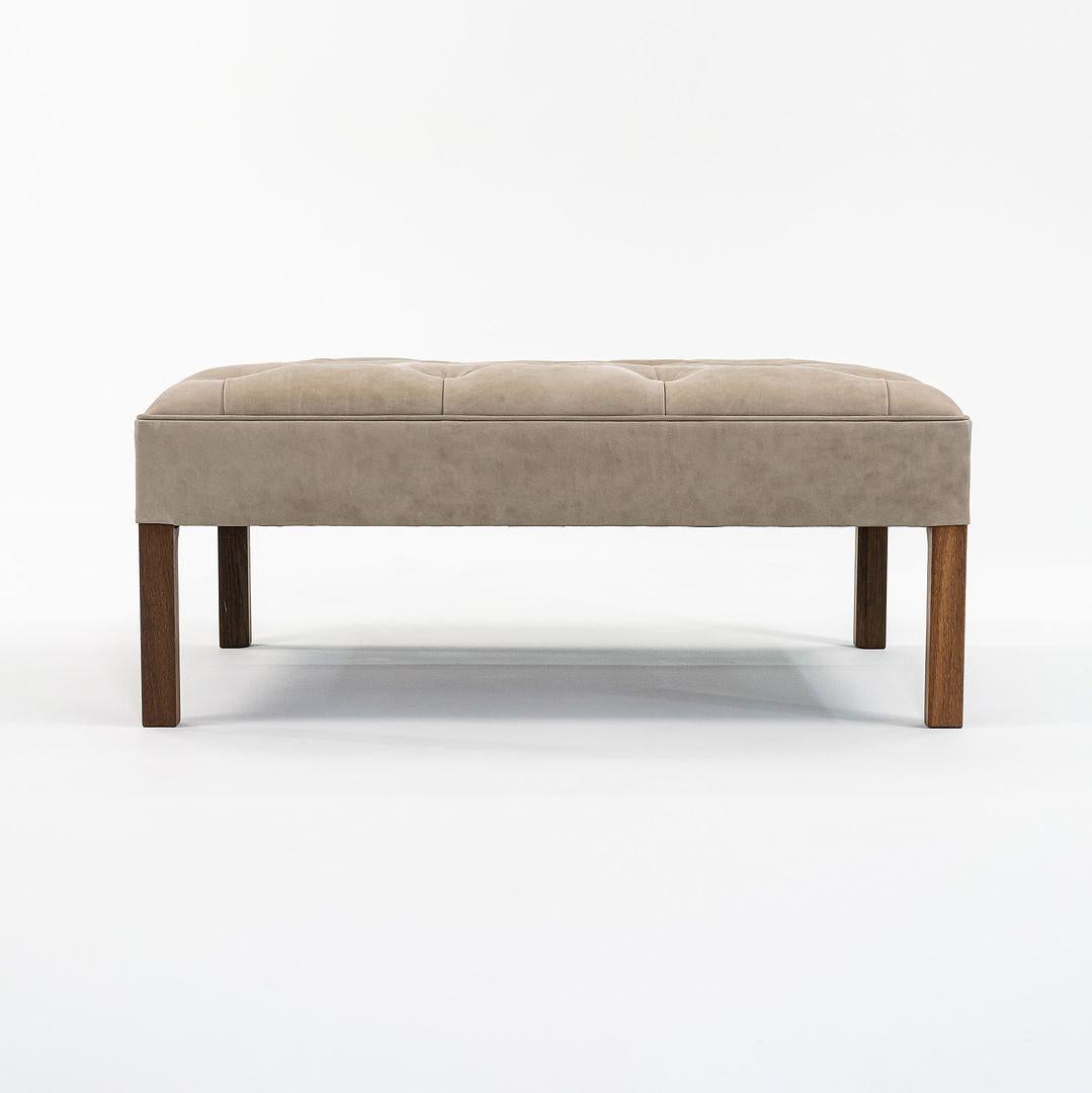 2021 KK48651 Addition Canapé / banquette en cuir avec pieds en bois foncé par Kaare Klint Excellent état - En vente à Philadelphia, PA