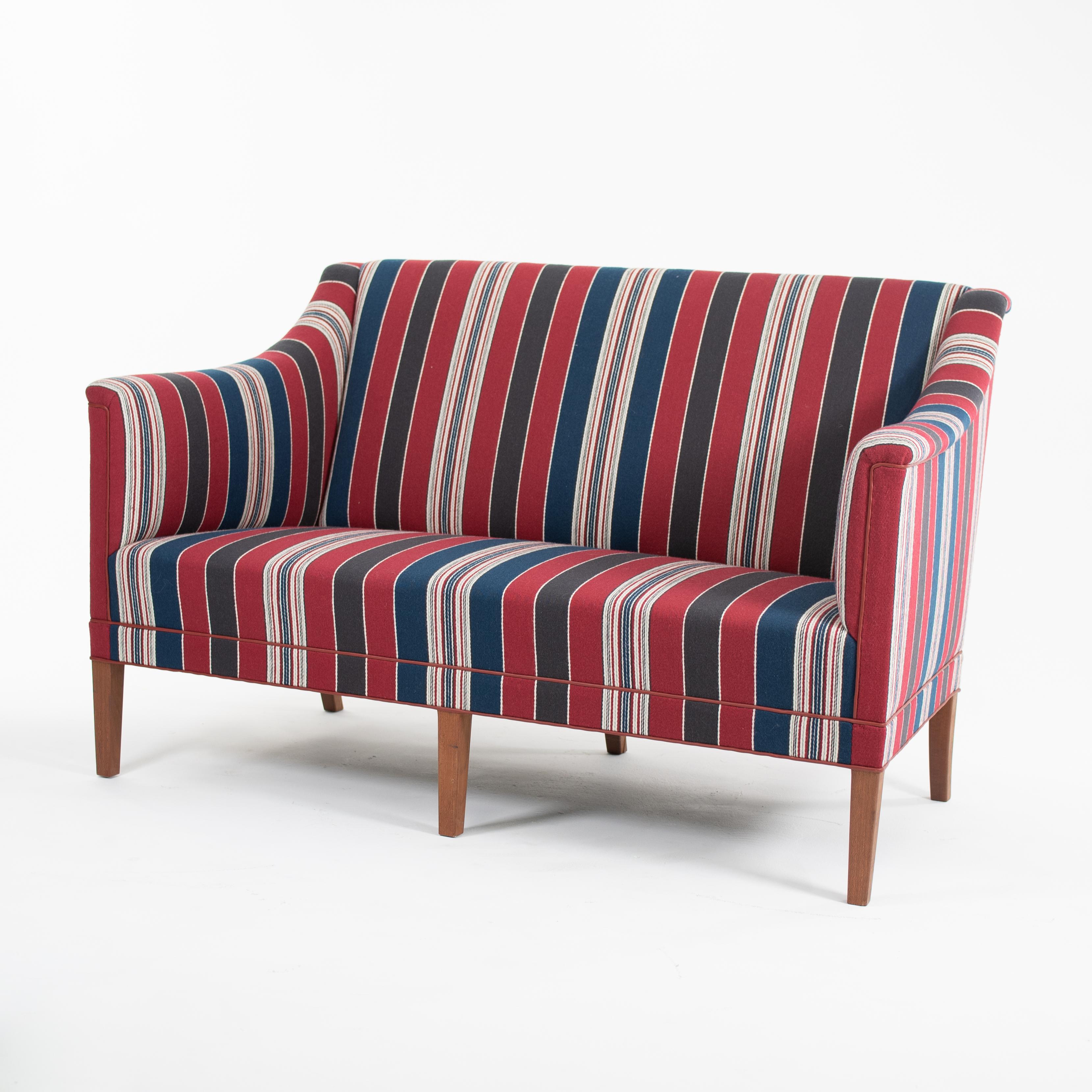 XXI secolo e contemporaneo 2021 KK6092 Divano/Loveseat a 2 posti di Kaare Klint per Carl Hansen in Fabrice in vendita