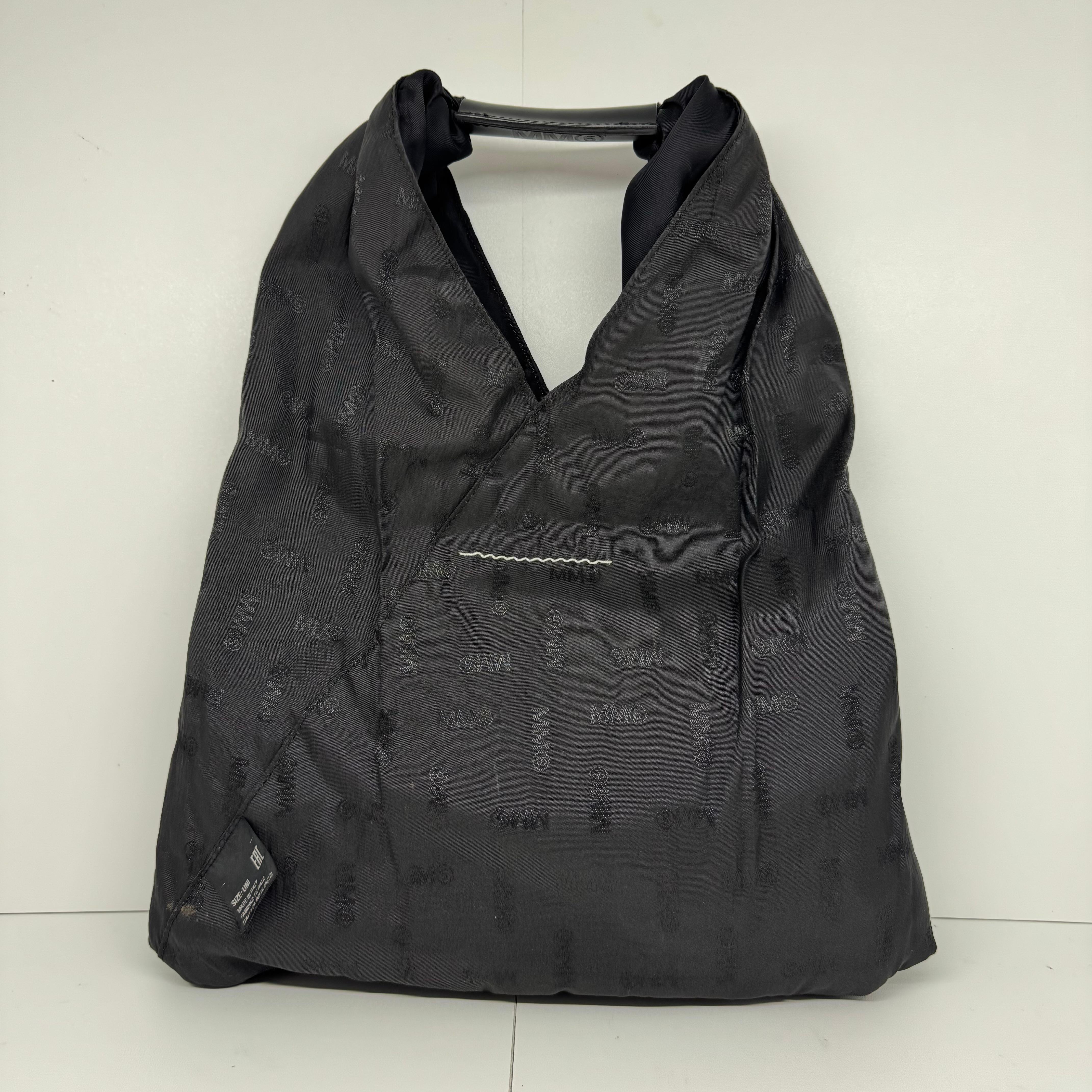 da uomo o donna 2021 MM6 Maison Margiela Small Nylon Inside Out Japanese Triangle Tote in vendita