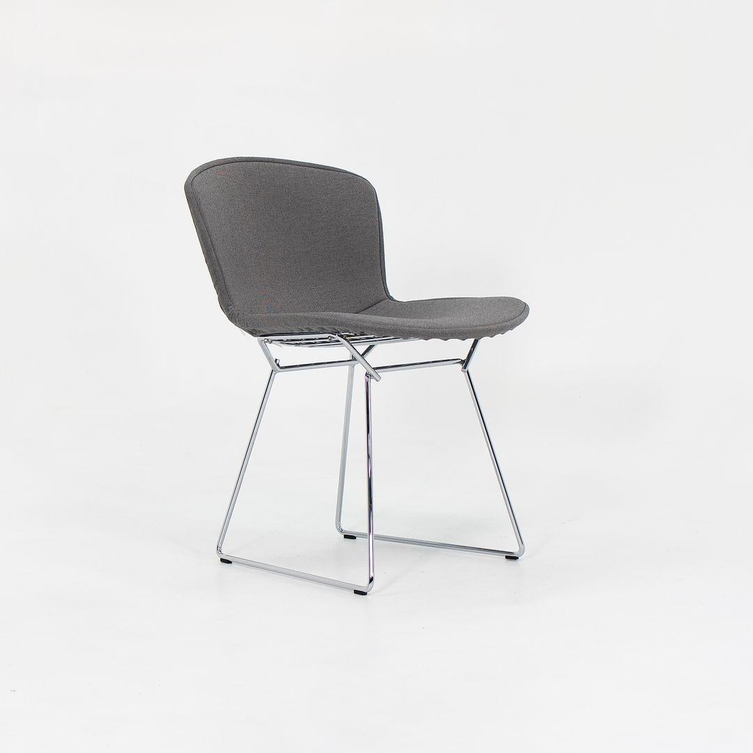 Paire de chaises d'appoint Knoll Bertoia en acier avec revêtement d'assise complet en tissu, 2021 en vente 4
