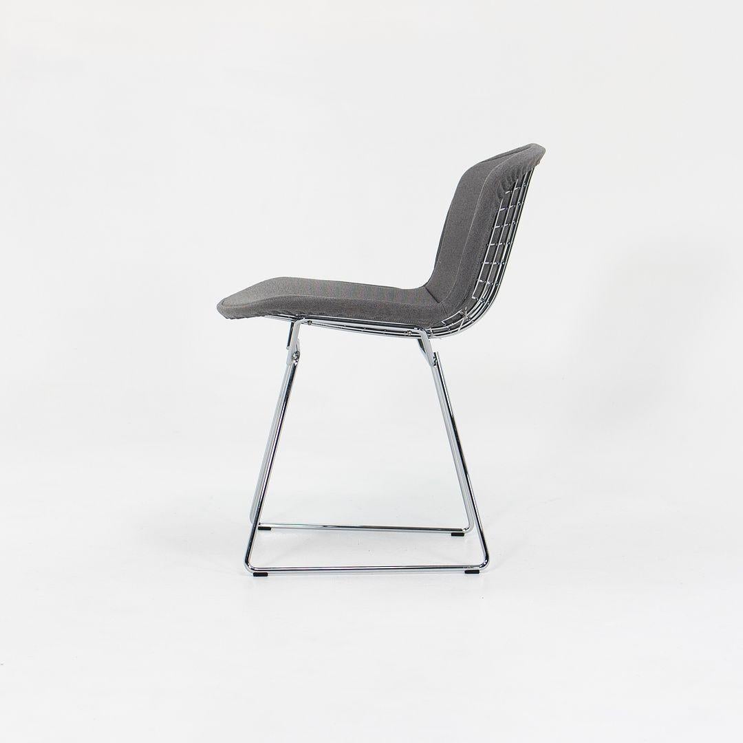 Paire de chaises d'appoint Knoll Bertoia en acier avec revêtement d'assise complet en tissu, 2021 Excellent état - En vente à Philadelphia, PA