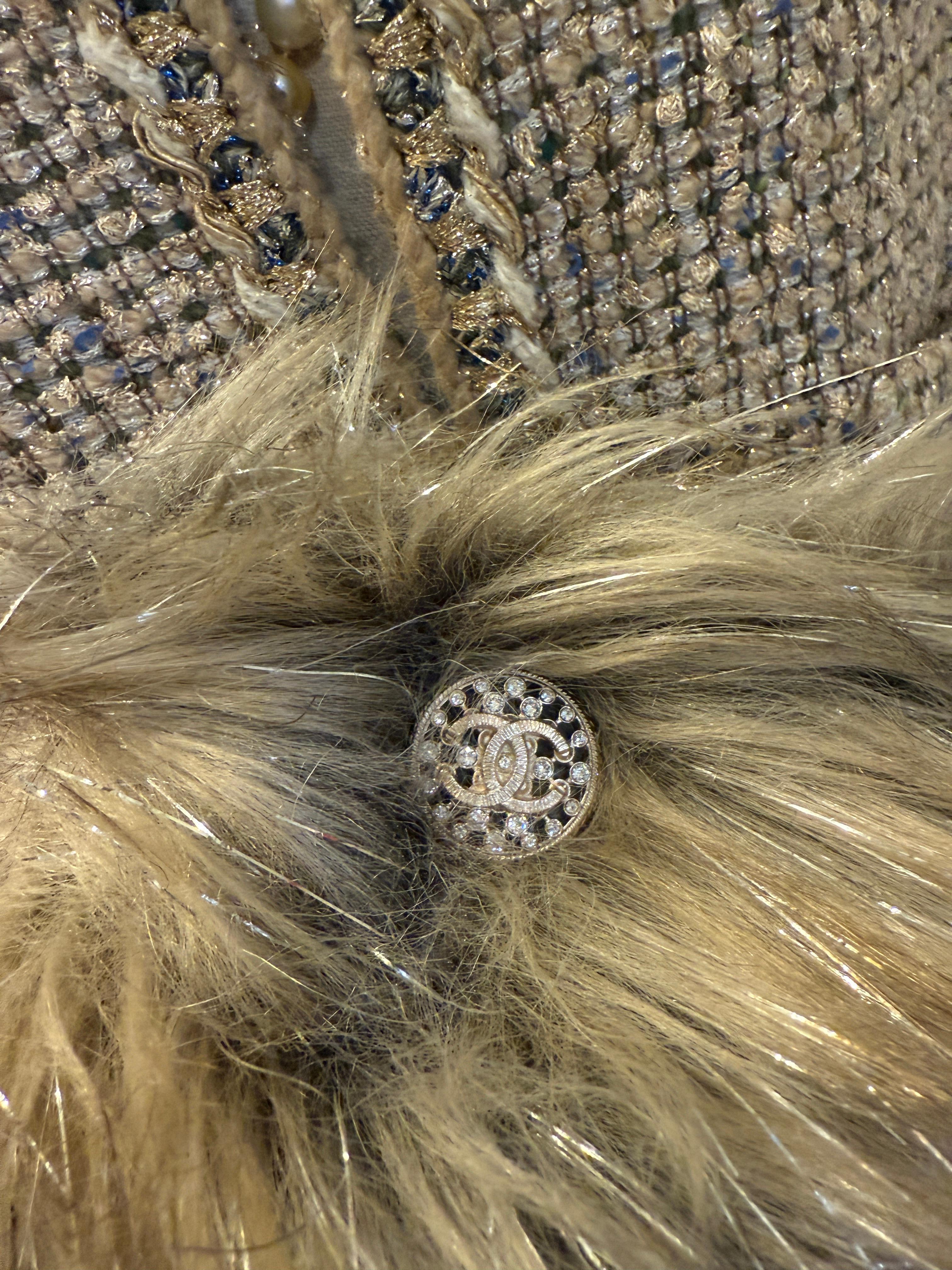 Stunning CHANEL
Jacket, Coat - P71081

Glittery Tweed: Faux fur accents and stunning detailing.
Excellent Pre-Owned Condition. Worn less than a handful of times
 

This is a stunning beige/pale gold tone tweed Jacket, from Chanel designed in a
