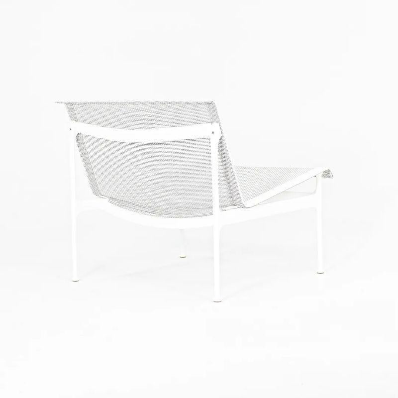 Contemporary 2021 Richard Schultz for Knoll Swell Lounge Chair in White / Silver For Sale