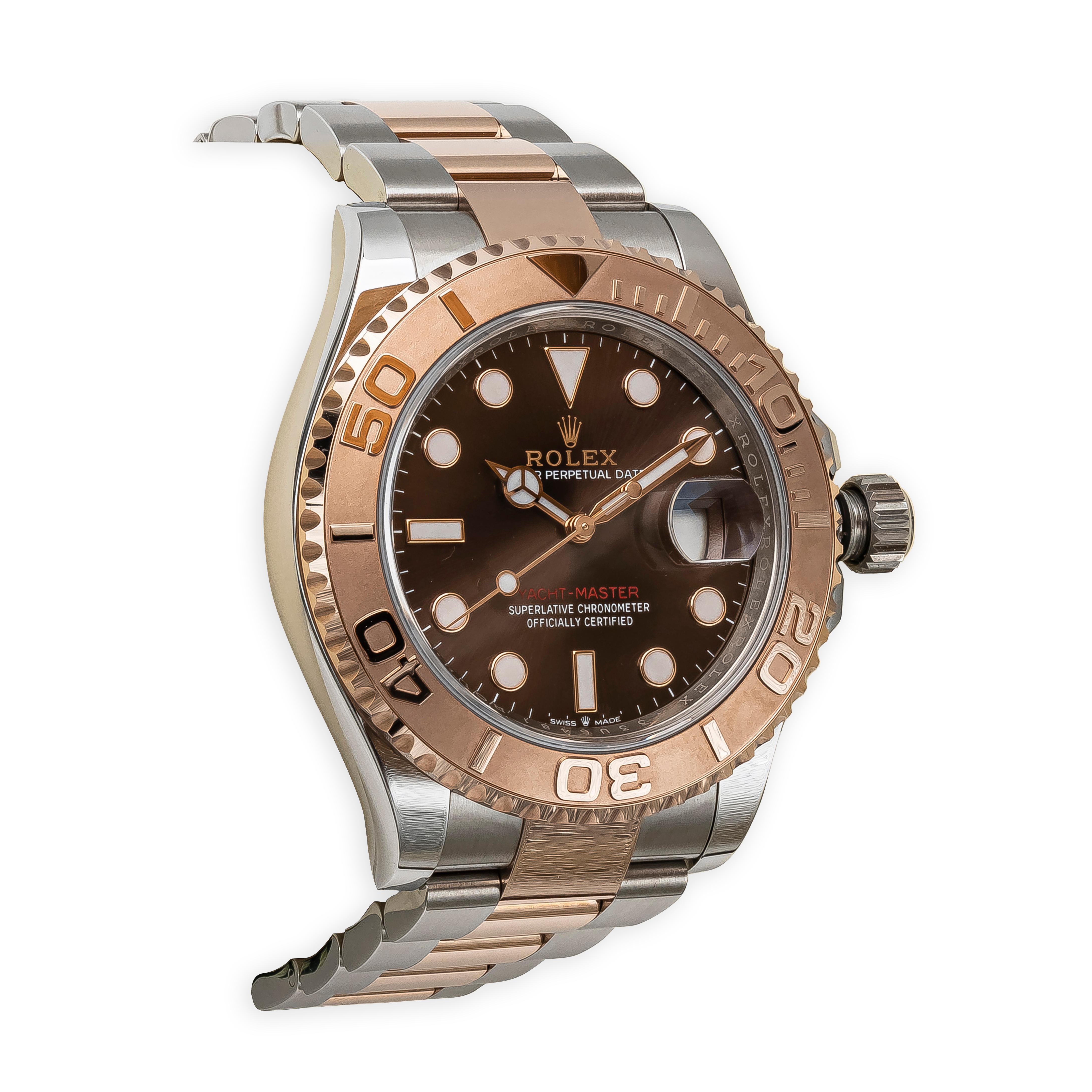 Rolex Yacht-Master 40mm model reference number 126621. Oystersteel and everrose gold bezel and a chocolate dial. Sapphire crystal glass and screw-down crown.

Two-tone oyster bracelet made in stainless steel and rose gold.
Automatic Movement. 3235