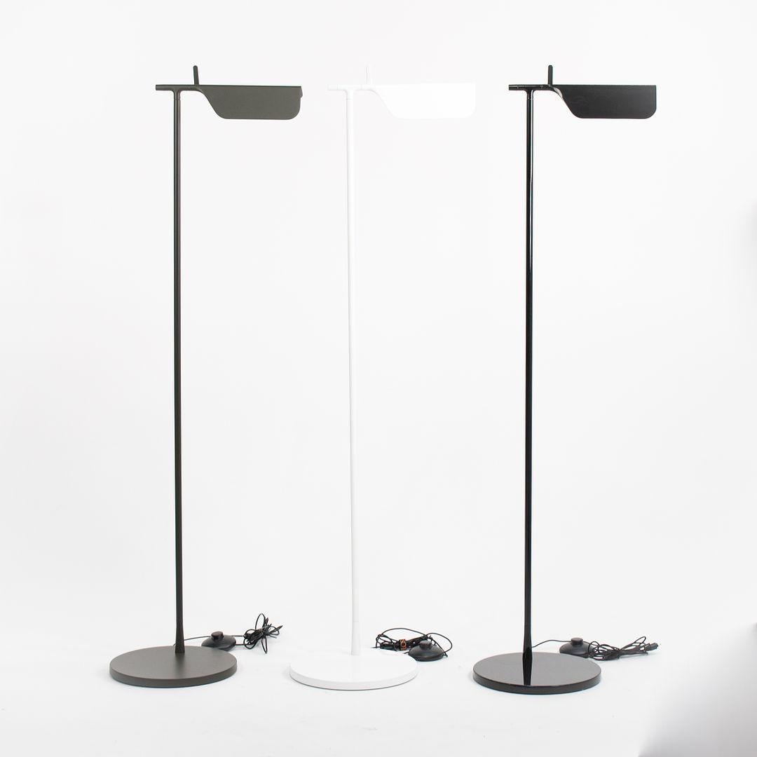 Italiano 2021 Tab Lampada da terra di Barber e Osgerby per Flos Alluminio Bianco in vendita