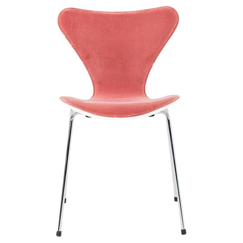 2022 Arne Jacobsen Fritz Hansen Series 7 Side Chair, Pink Velvet (11x) For Sale