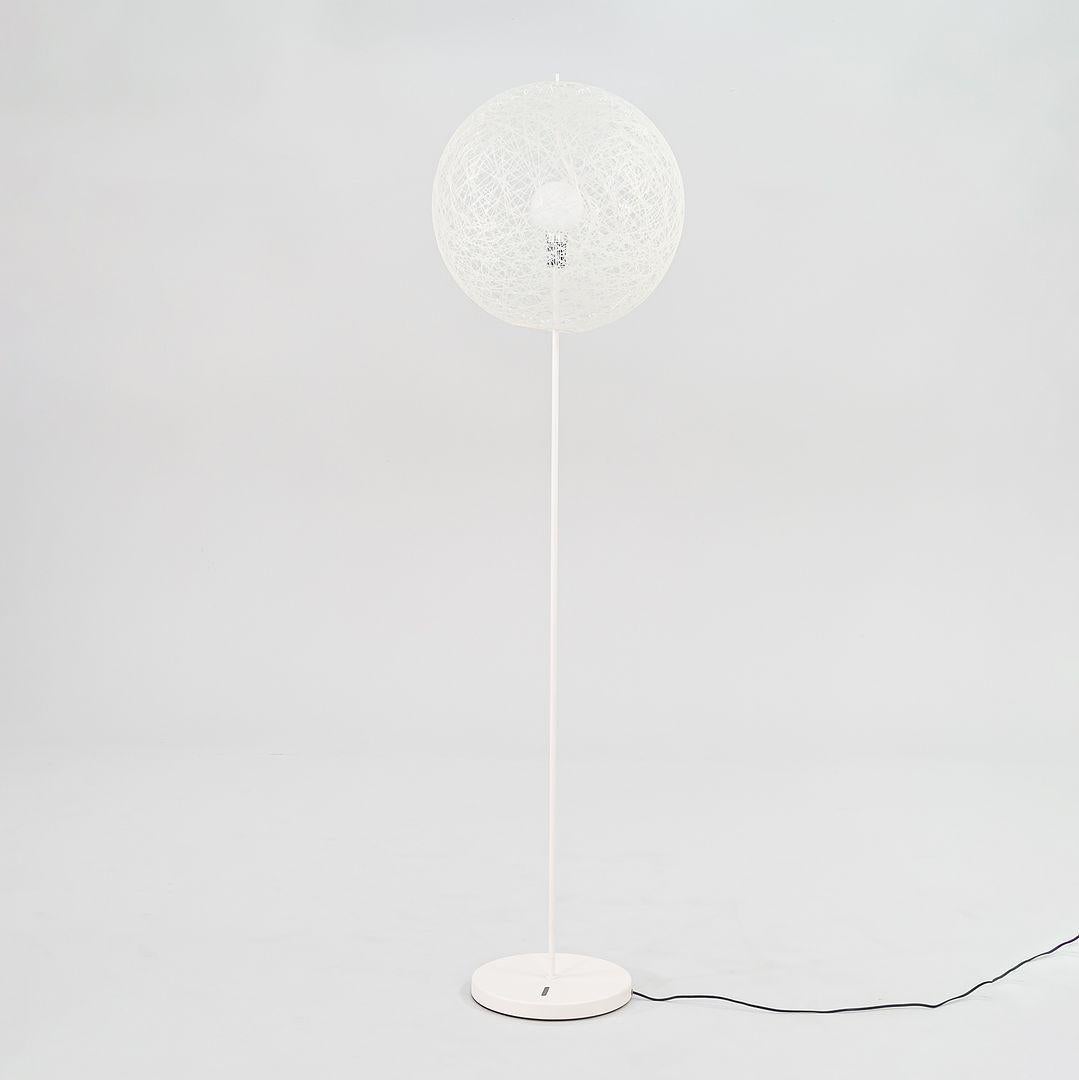 2022 Bertjan Pot per Moooi Random Light Ball Small Floor Lamp in bianco in vendita 3