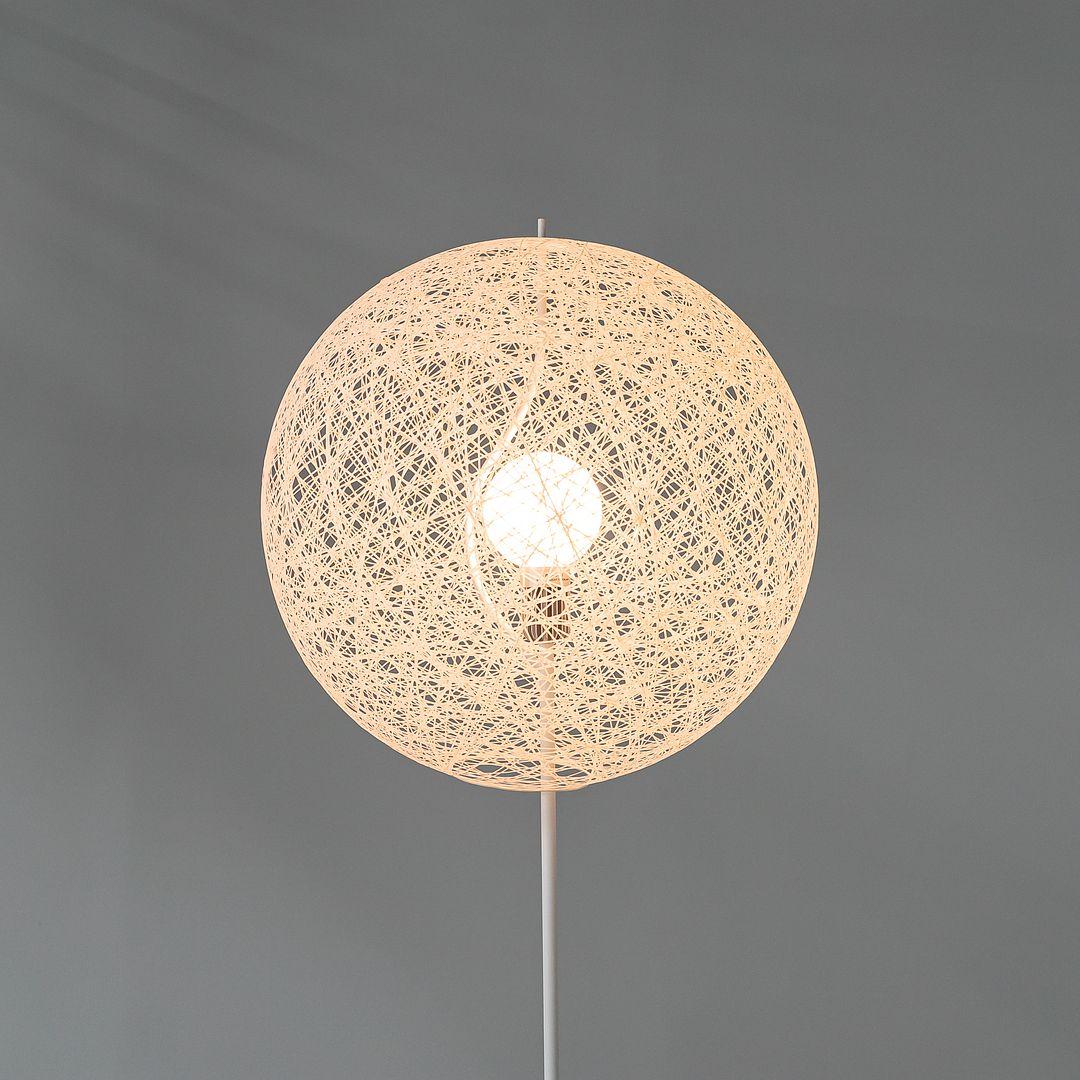 2022 Bertjan Pot per Moooi Random Light Ball Small Floor Lamp in bianco In condizioni ottime in vendita a Philadelphia, PA