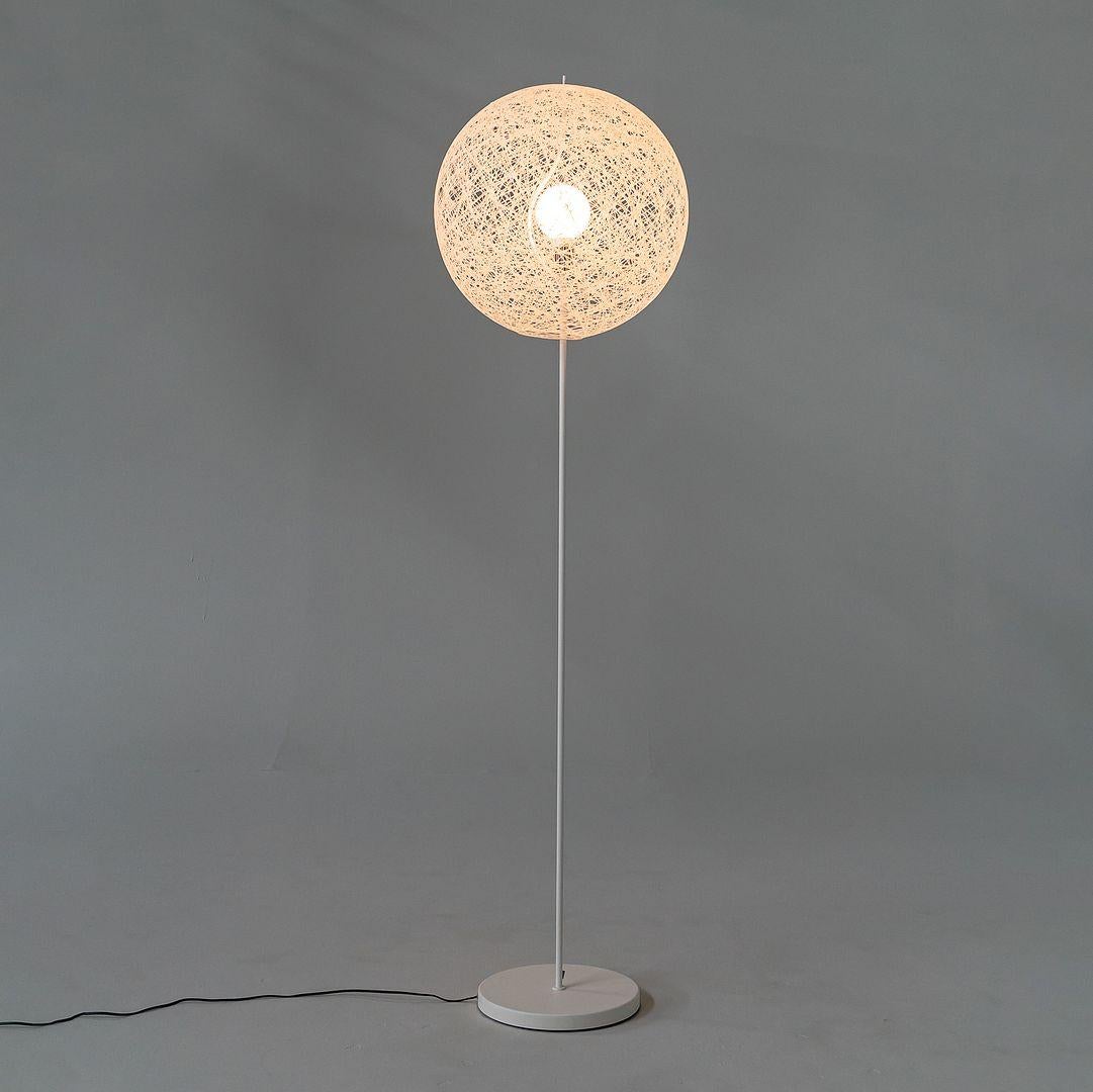 XXI secolo e contemporaneo 2022 Bertjan Pot per Moooi Random Light Ball Small Floor Lamp in bianco in vendita
