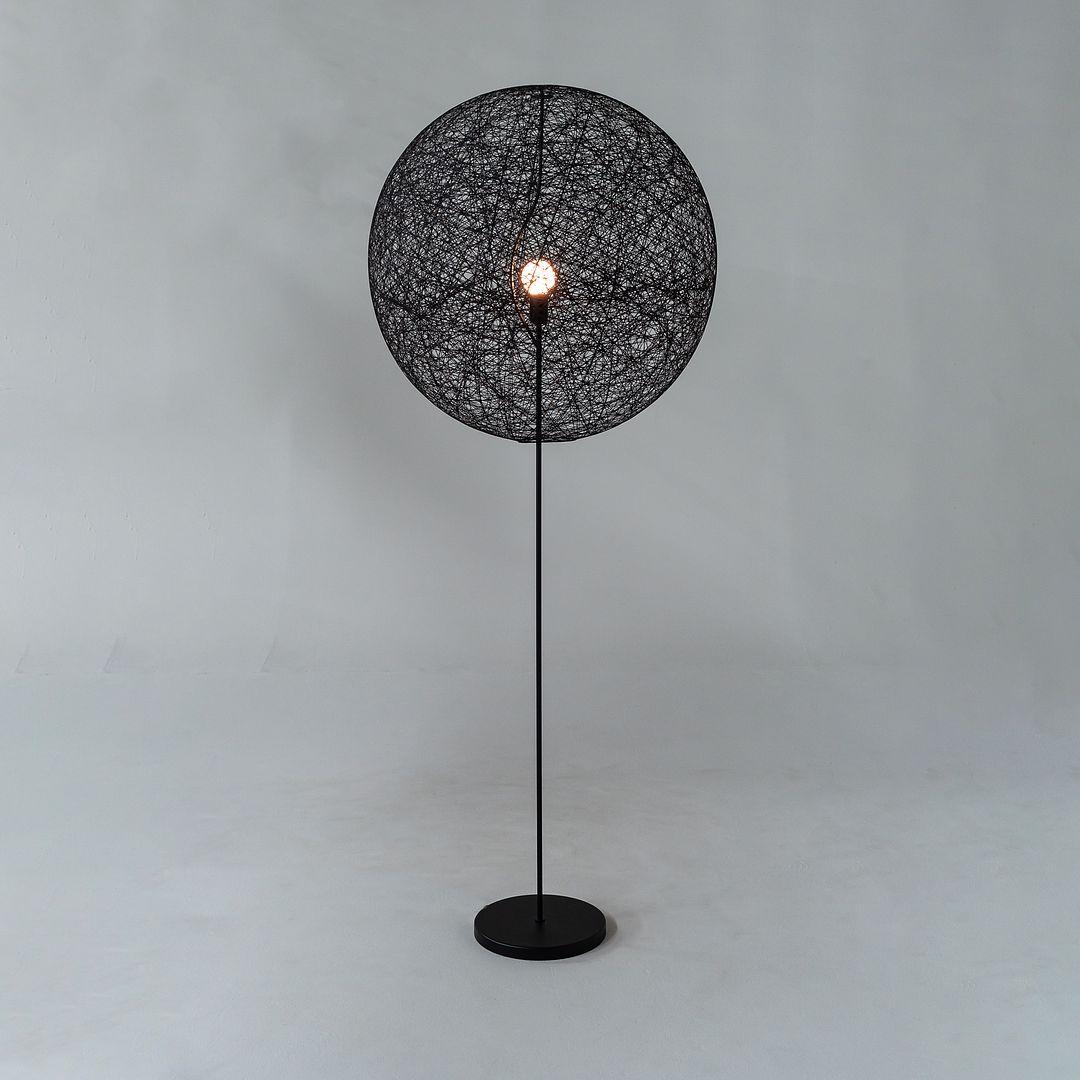 XXI secolo e contemporaneo 2022 Bertjan Pot per Moooi UL Random Floor Lamp II Nero Medio in vendita