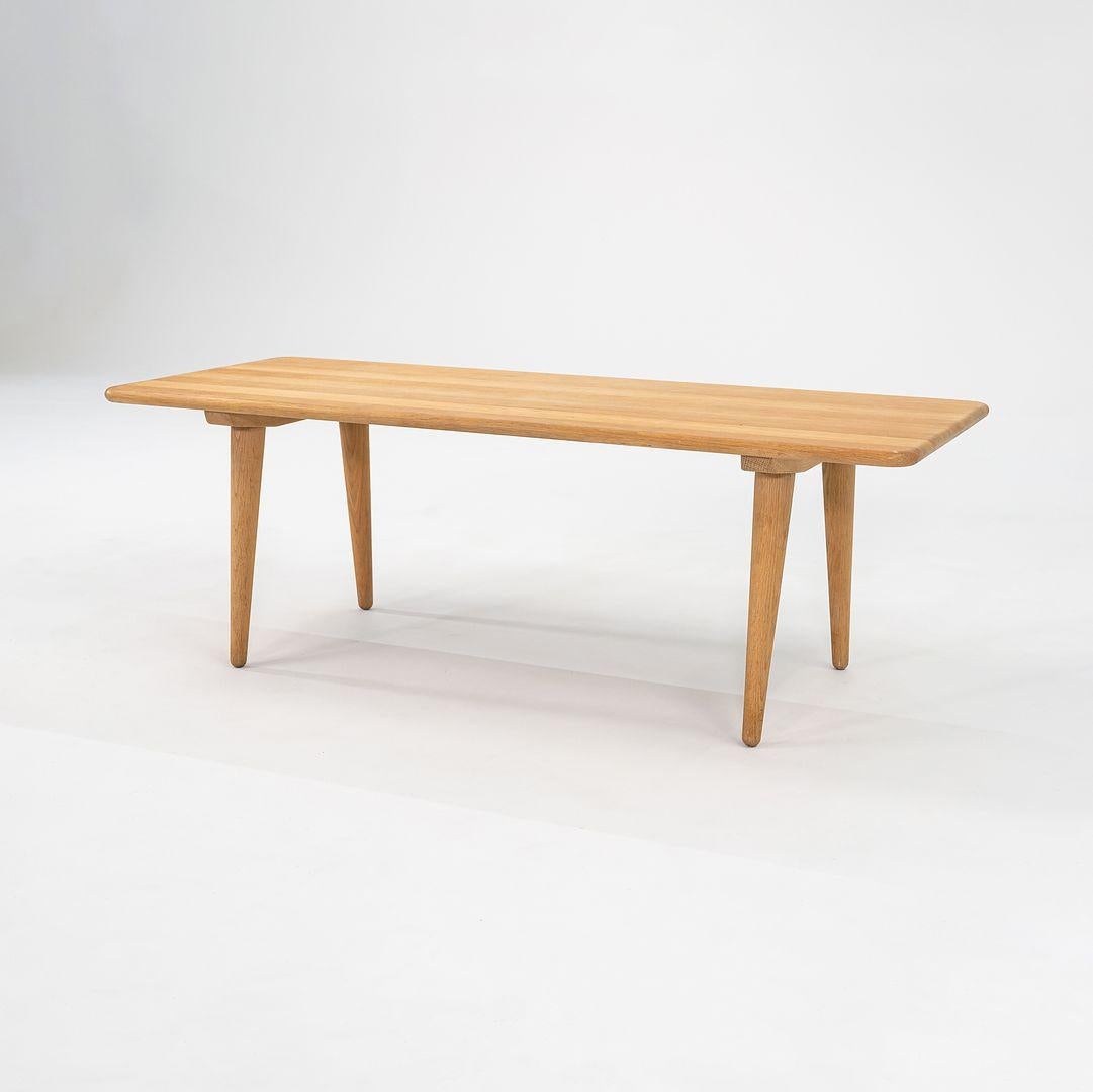 2022 Carl Hansen CH011 Coffee Table in Oak Soap by Hans Wegner Made in Denmark For Sale 1