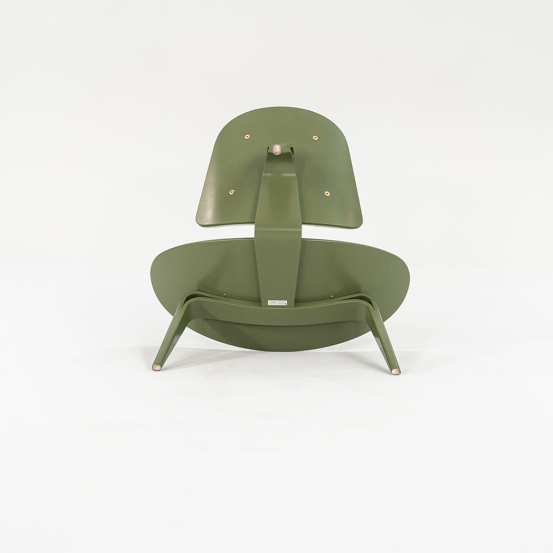 XXI secolo e contemporaneo 2022 Carl Hansen CH07 Shell Lounge Chair in Greene & Greene & Cowhide di Hans Wegner in vendita