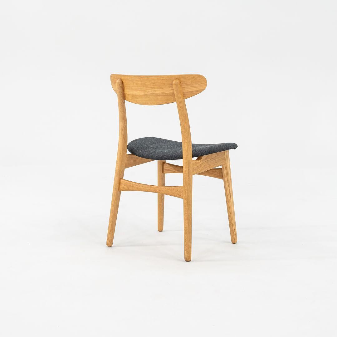 Quercia 2022 Sedia da pranzo Carl Hansen CH30P in Oak di Hans J. Wegner con seduta imbottita in vendita