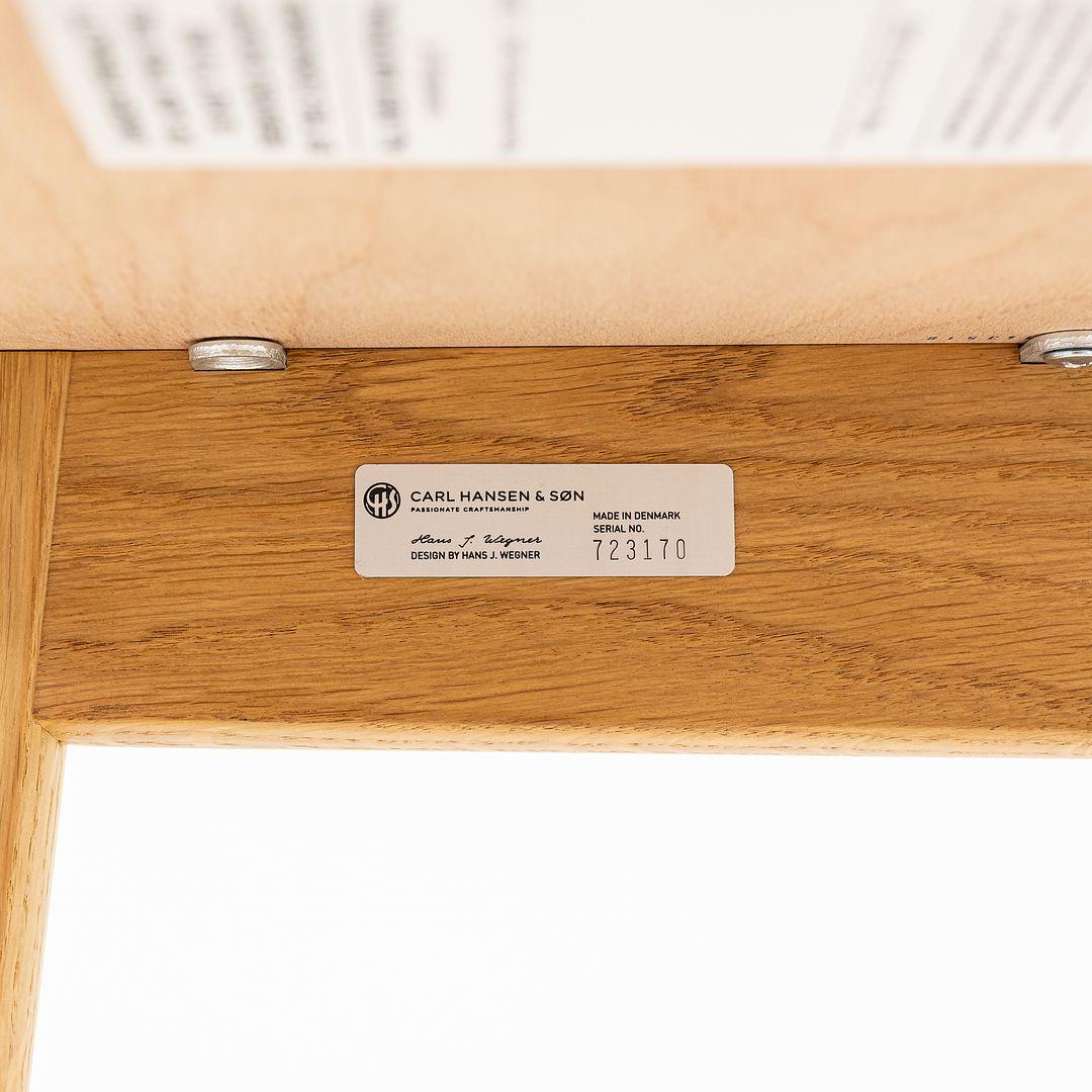 2022 Sedia da pranzo Carl Hansen CH30P in Oak di Hans J. Wegner con seduta imbottita in vendita 2