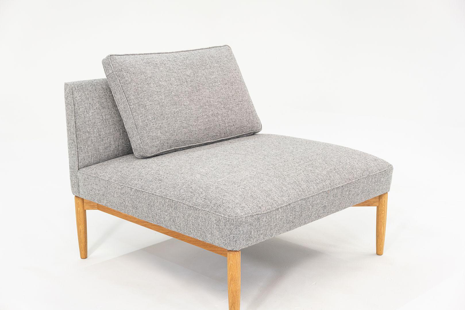 2022 Carl Hansen für EOOS E300 Lounge Chair COM Grey Fabric & Oak Oil of Denmark im Angebot 1