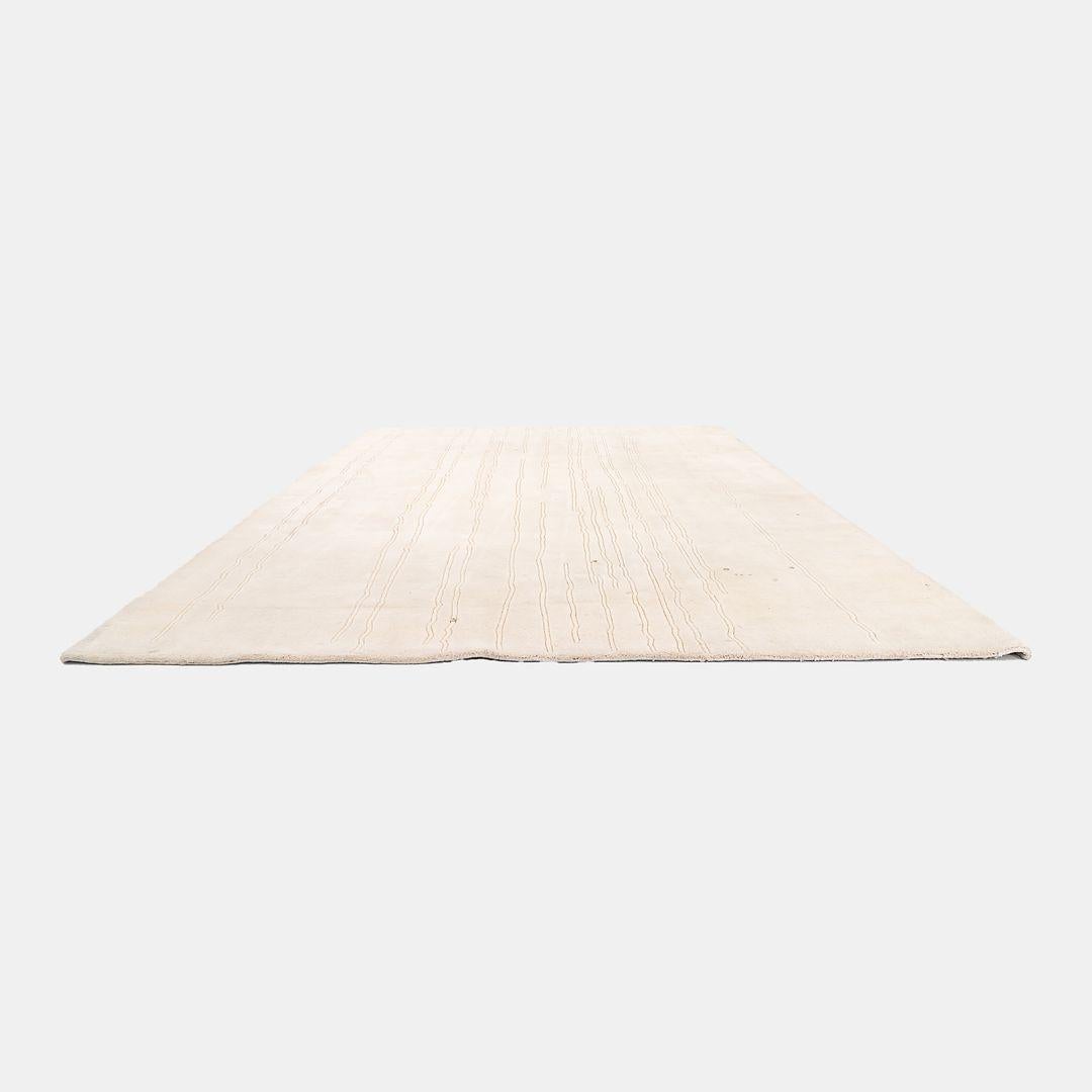 Carl Hansen Weißer Teppich mit weißen Holzlinien von Naja Utzon Popov, 2022 (Dänisch) im Angebot