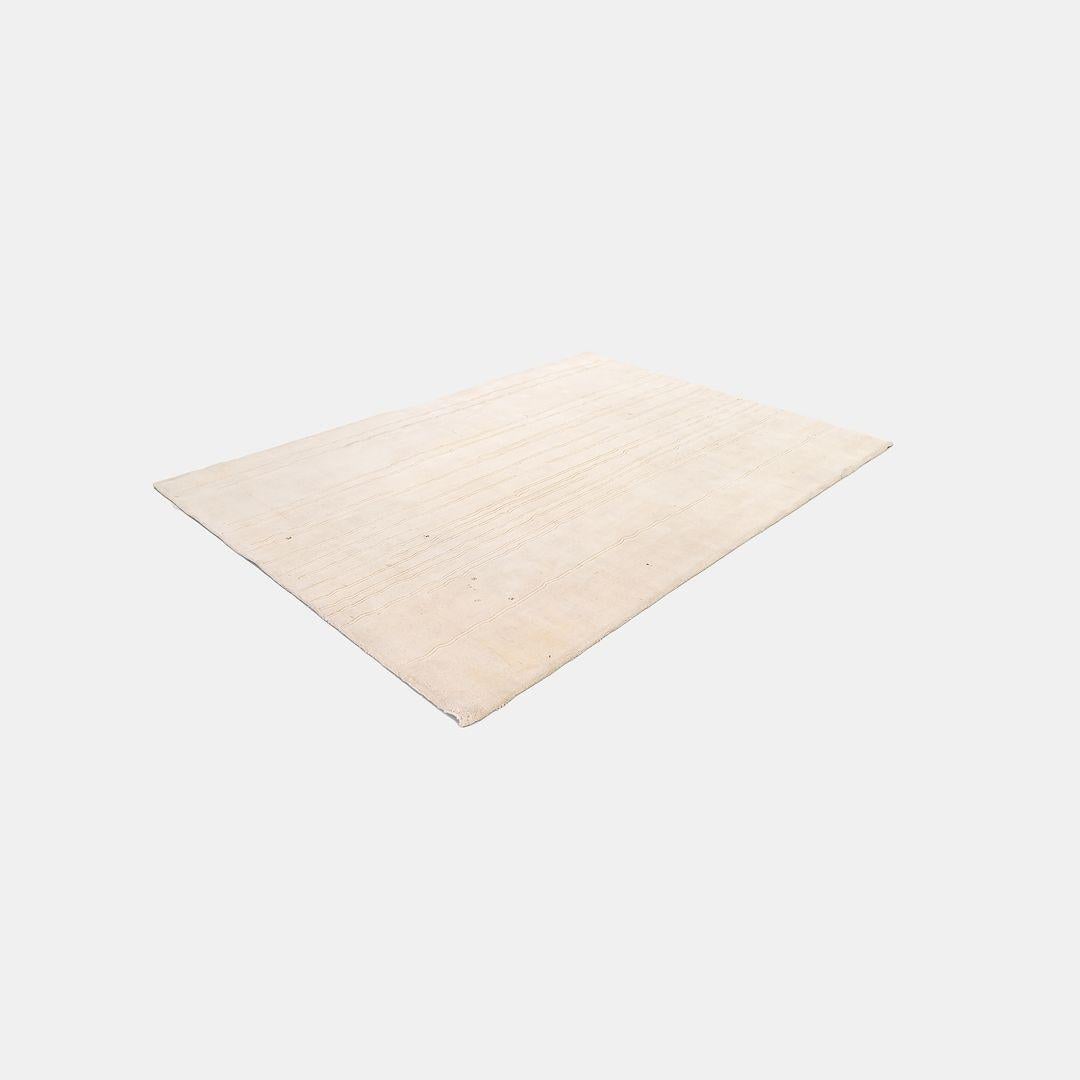 Carl Hansen Weißer Teppich mit weißen Holzlinien von Naja Utzon Popov, 2022 (21. Jahrhundert und zeitgenössisch) im Angebot