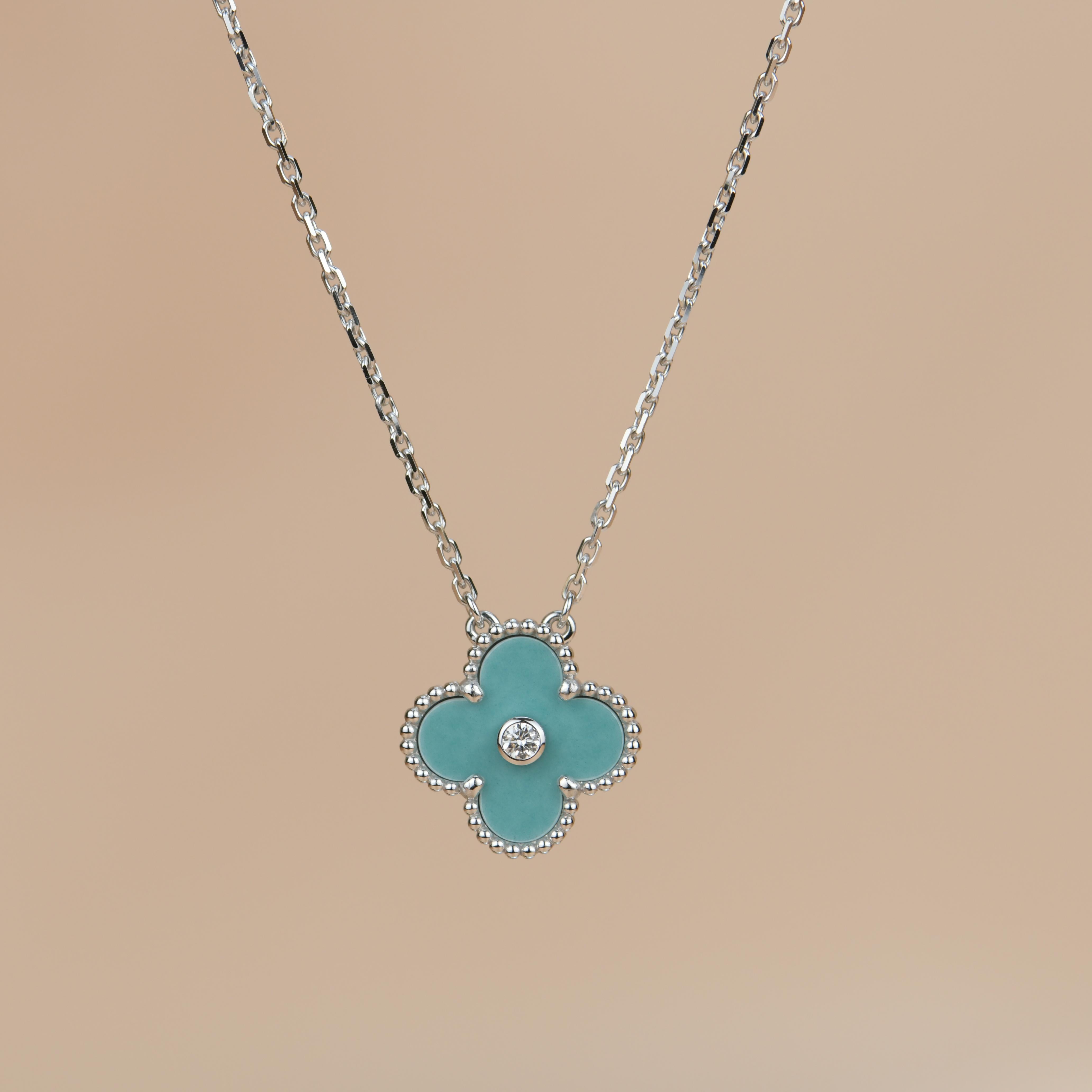 18K White Gold Limited Edition Alhambra Diamond And Green Celadon Sèvres Porcelain Necklace was released in 2022 Christmas as the holiday pendant. 

- Limited edition released in 2022 as the holiday pendant
- Light green celadon Sèvres porcelain,