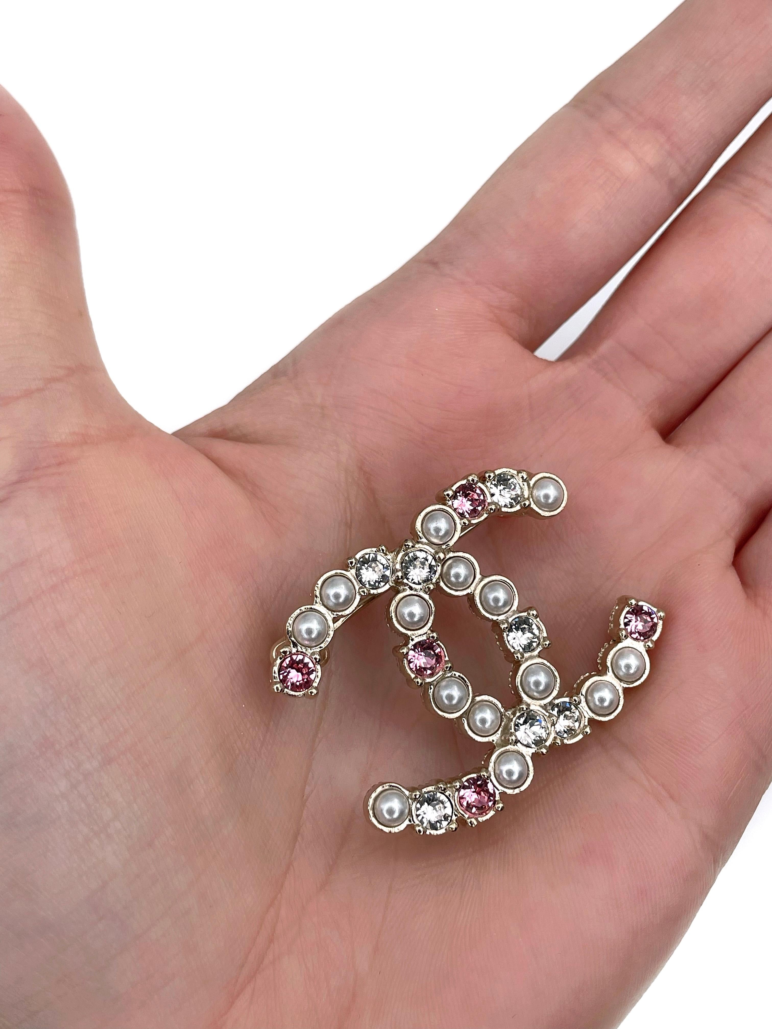 De las mujeres 2022 Chanel A22C Cristal rosa Perla CC Logotipo Broche