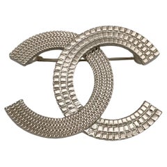 2022 Chanel A22P Pale Gold Tone Textured CC Logo Pin Brooch